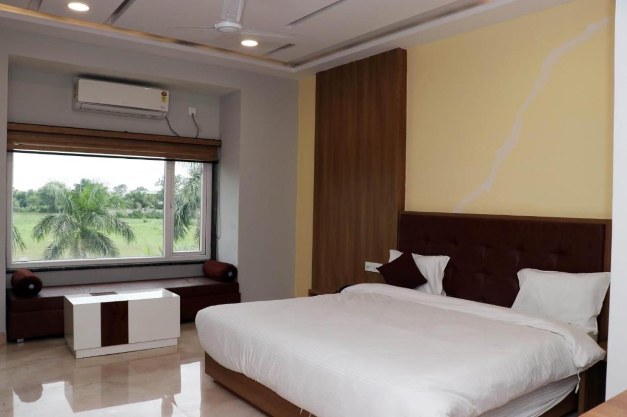 Hotel Savitri Signature Narsinghpur Luaran gambar