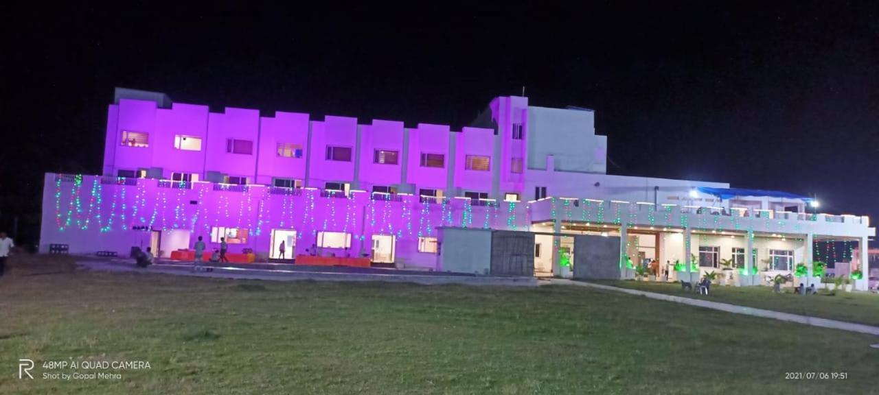 Hotel Savitri Signature Narsinghpur Luaran gambar